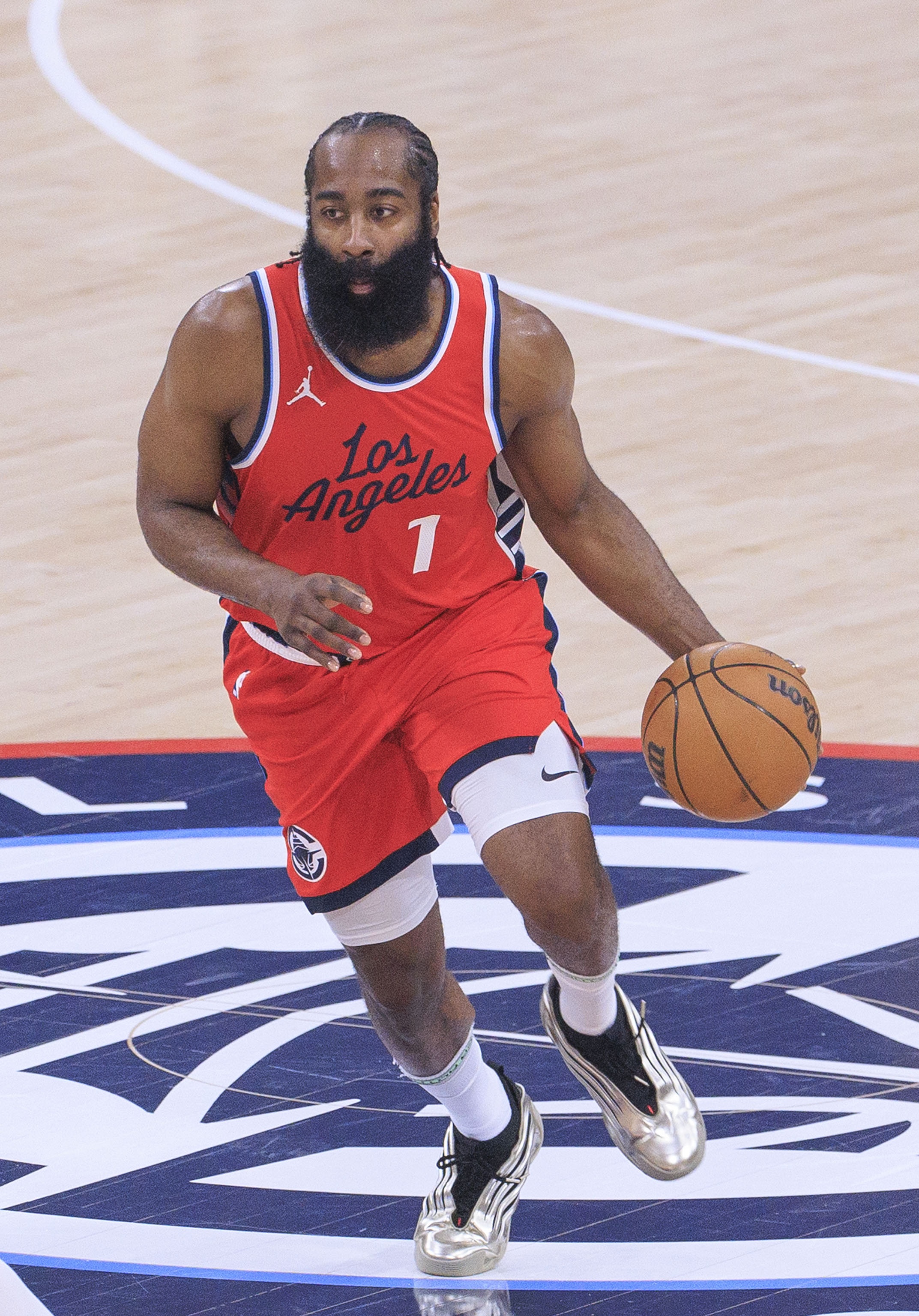 关于雄鹿力压快船，主场胜利稳定排名的信息