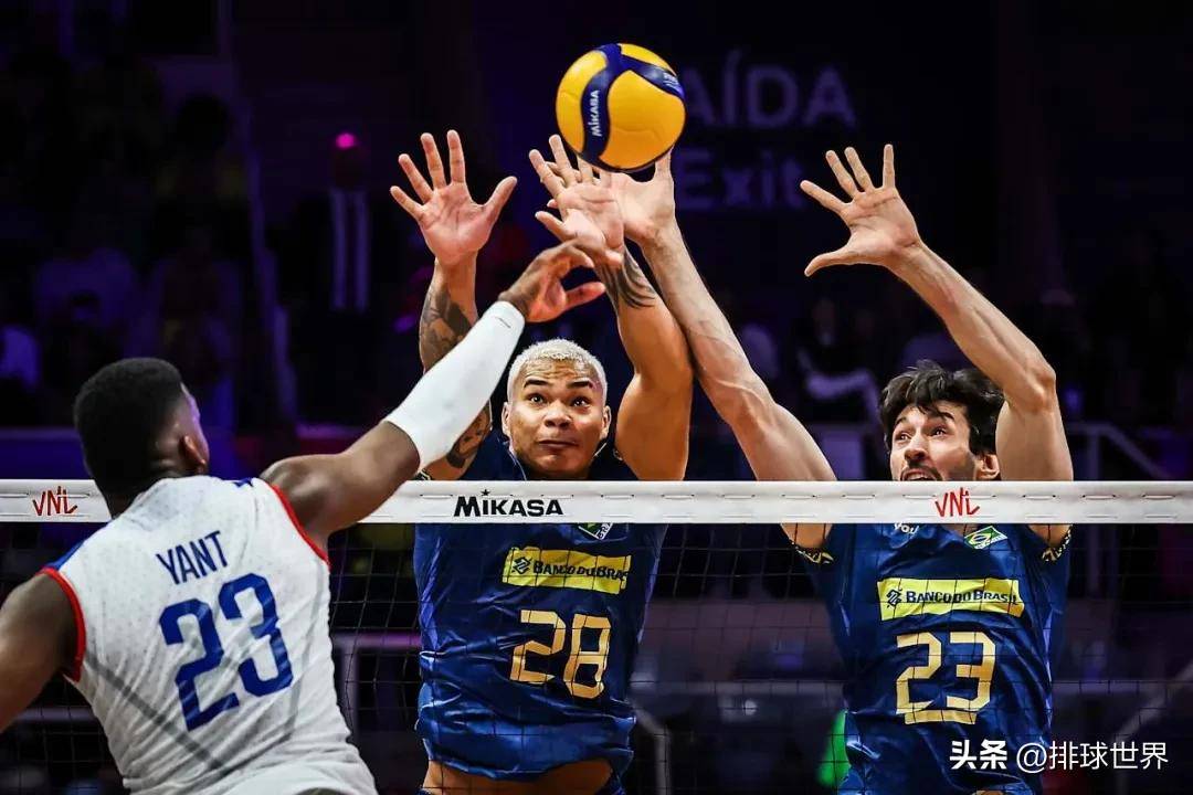 巴西排球队战胜对手,晋级半决赛 巴西排球队战胜对手,晋级半决赛